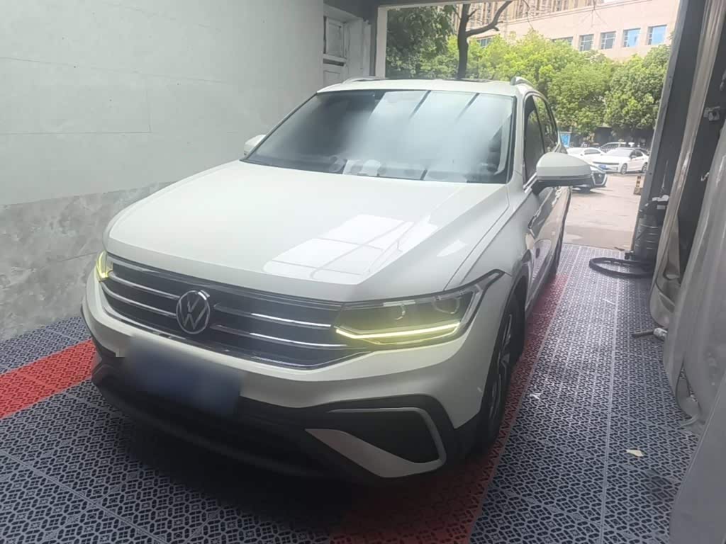 Volkswagen Tiguan L