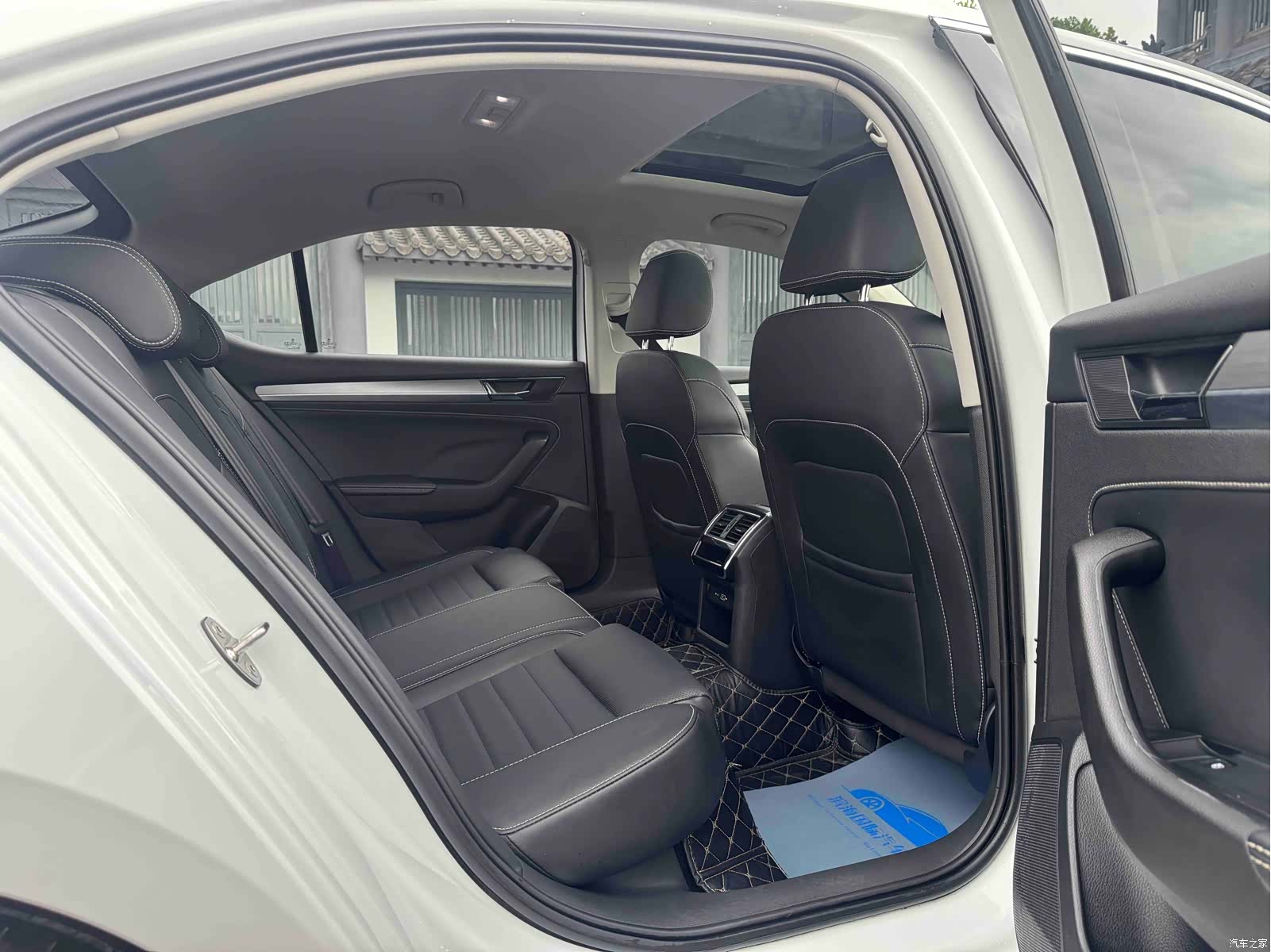 Skoda Superb, 2022 9