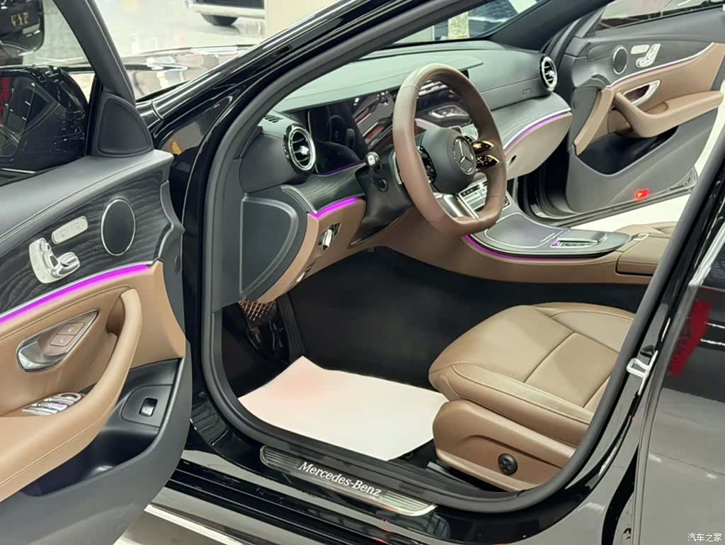 Mercedes-Benz E-Class, 2023 14