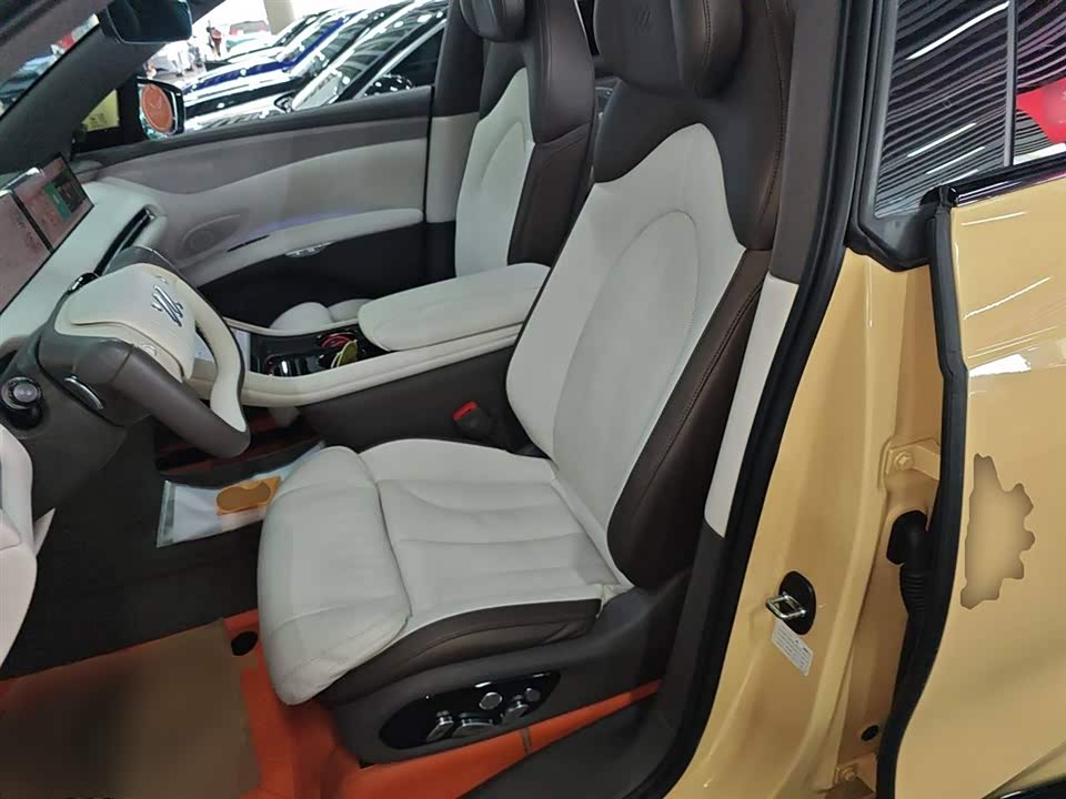 IM Motors Zhiji LS7 IM Motors Zhiji LS7