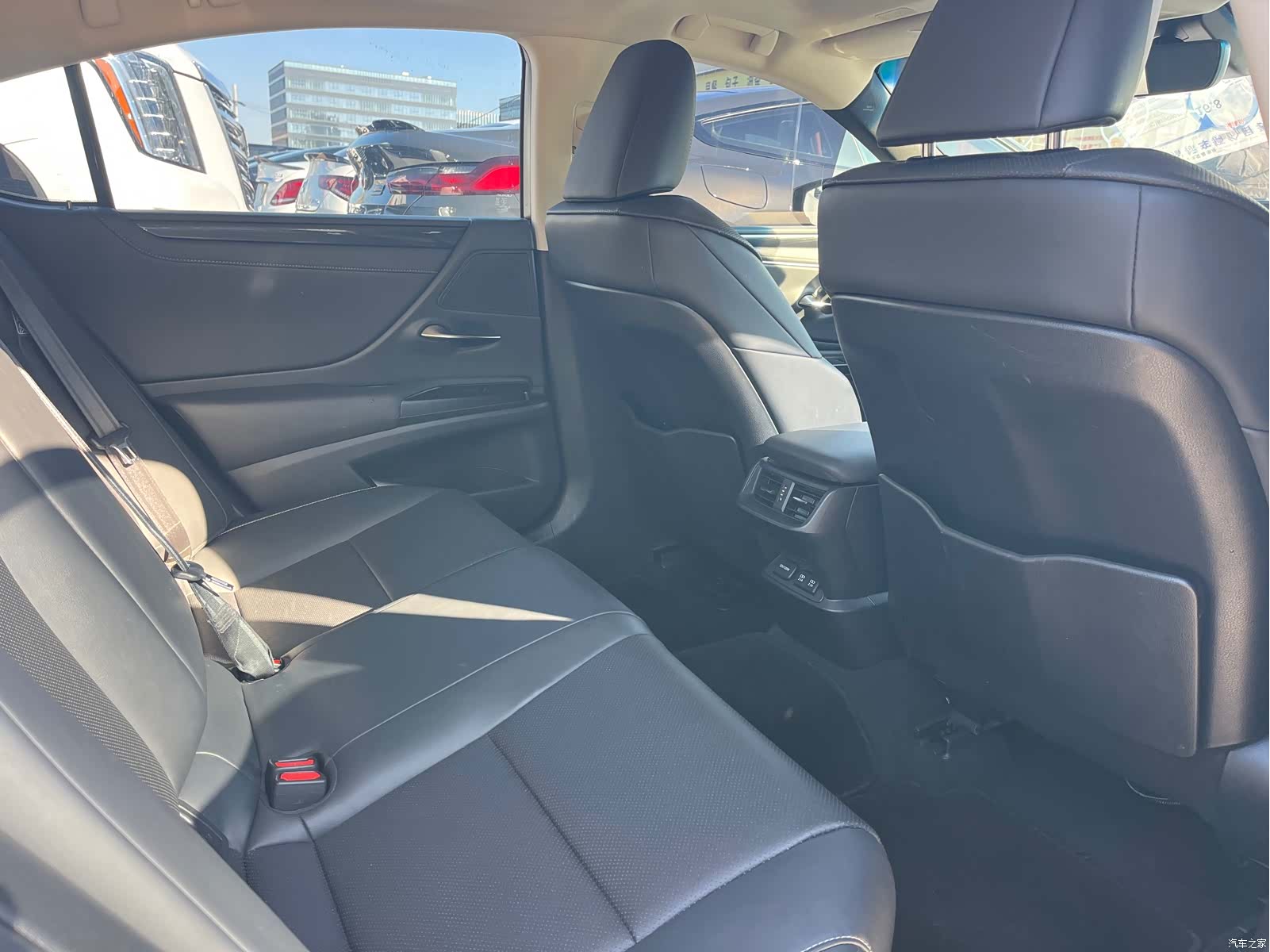 Lexus ES, 2019 7