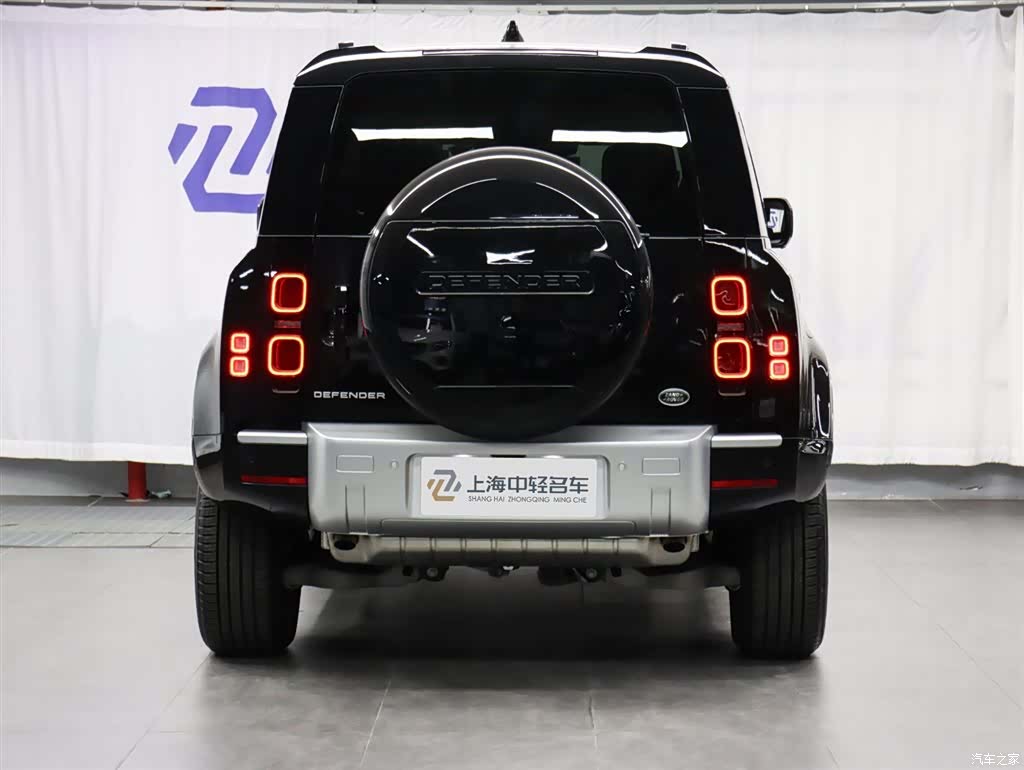 Land Rover Defender, 2024 4