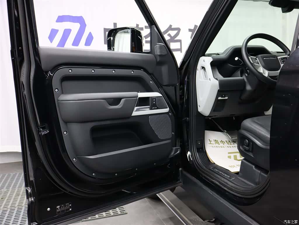 Land Rover Defender, 2024 6