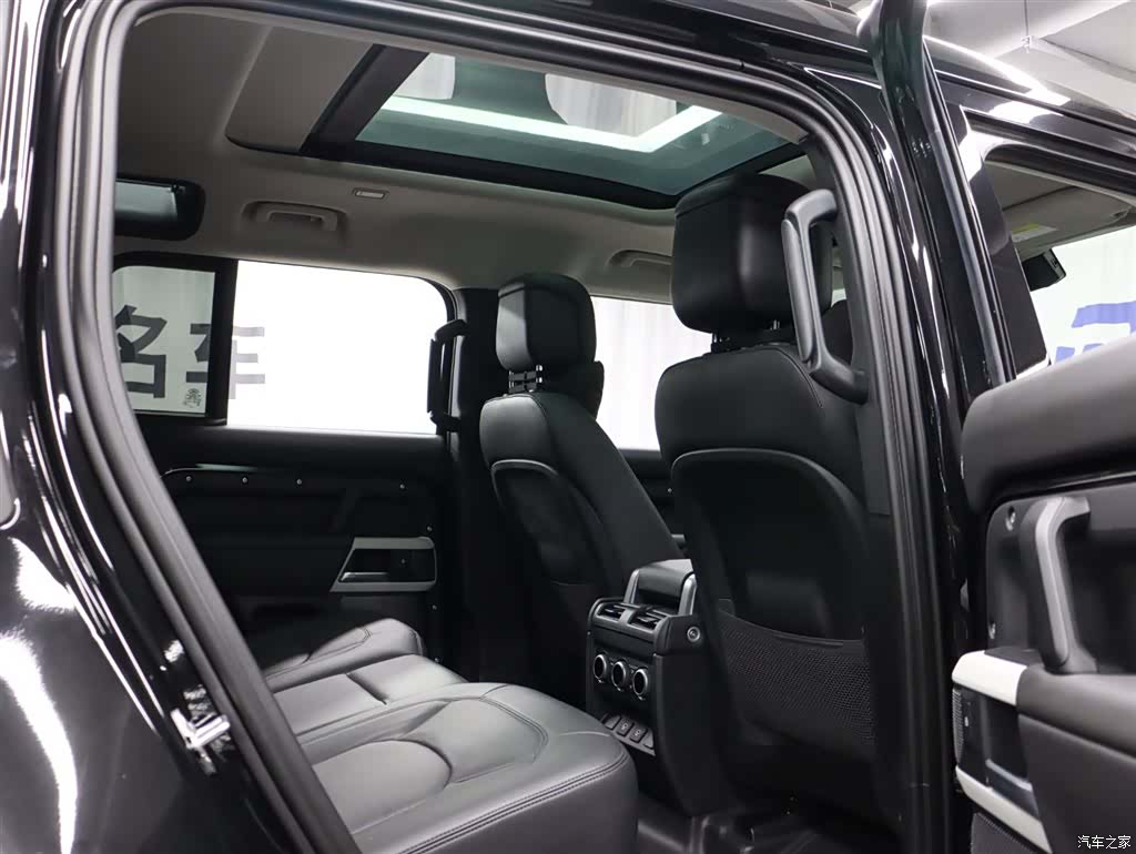 Land Rover Defender, 2024 23