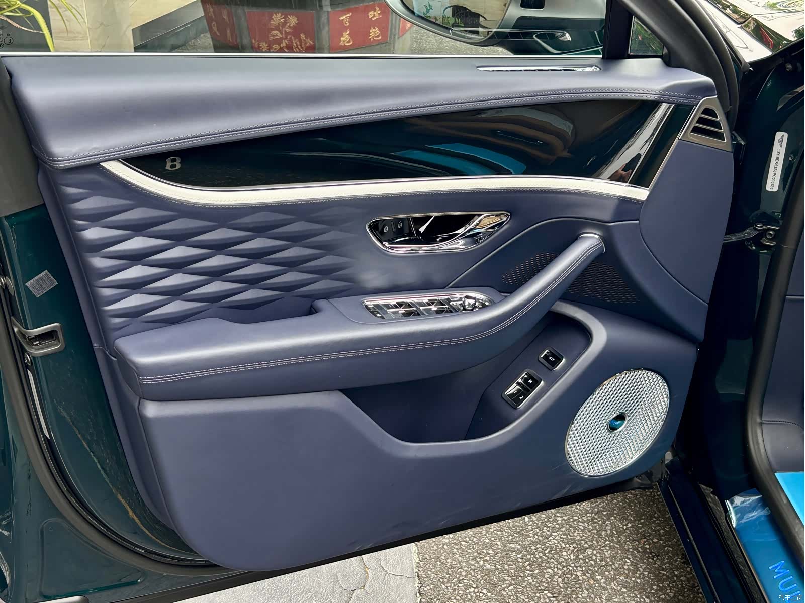 Bentley Flying Spur, 2023 6