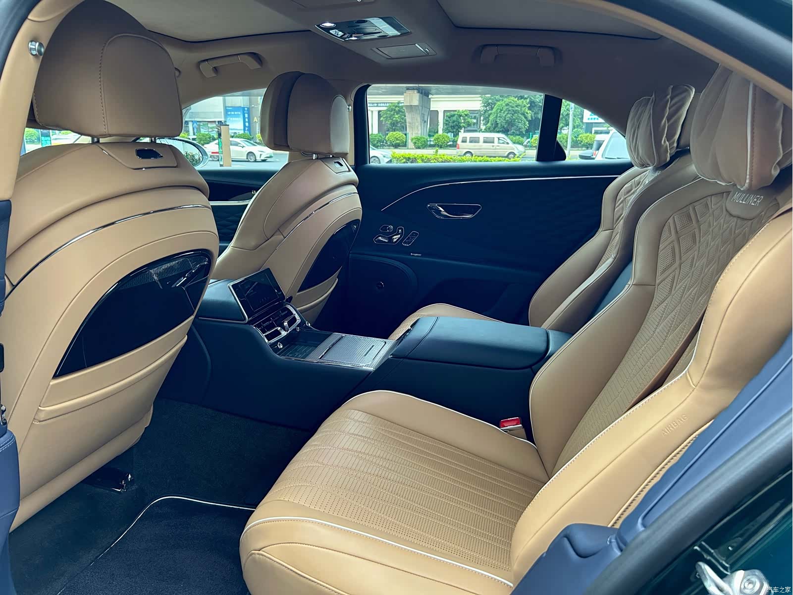 Bentley Flying Spur, 2023 8
