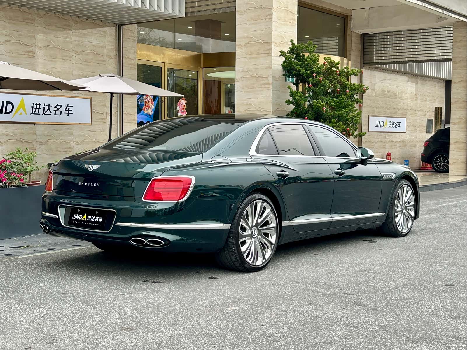 Bentley Flying Spur, 2023 11