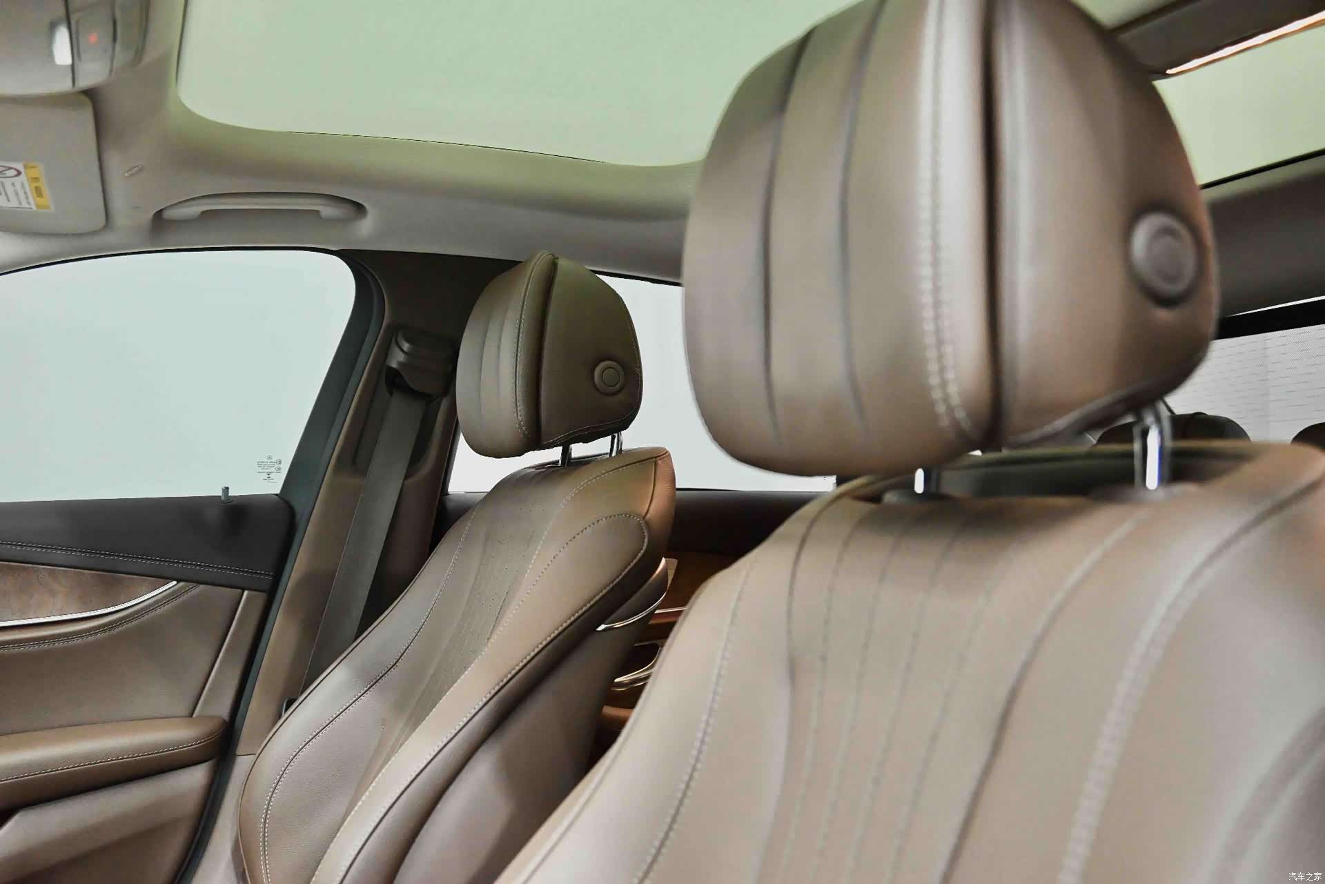 Mercedes-Benz E-Class, 2022 25