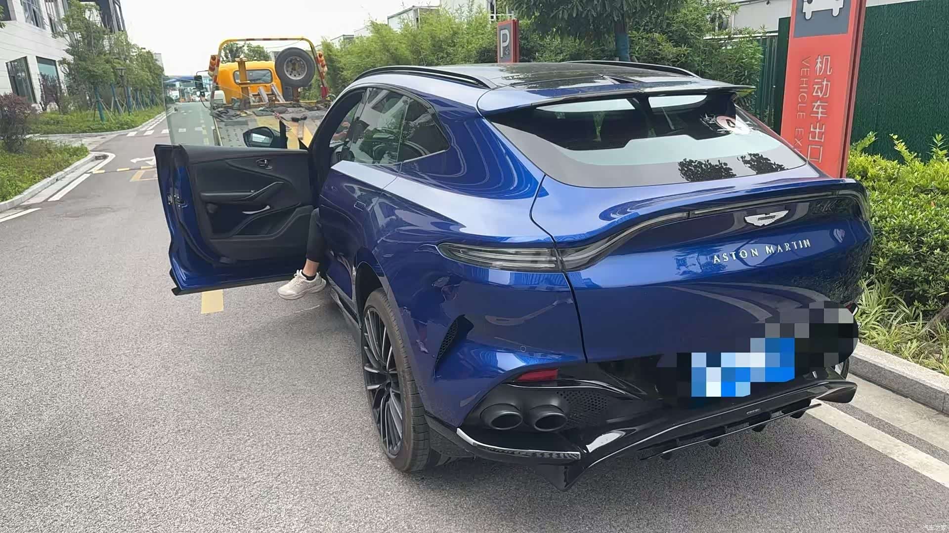 Aston Martin DBX, 2024 3