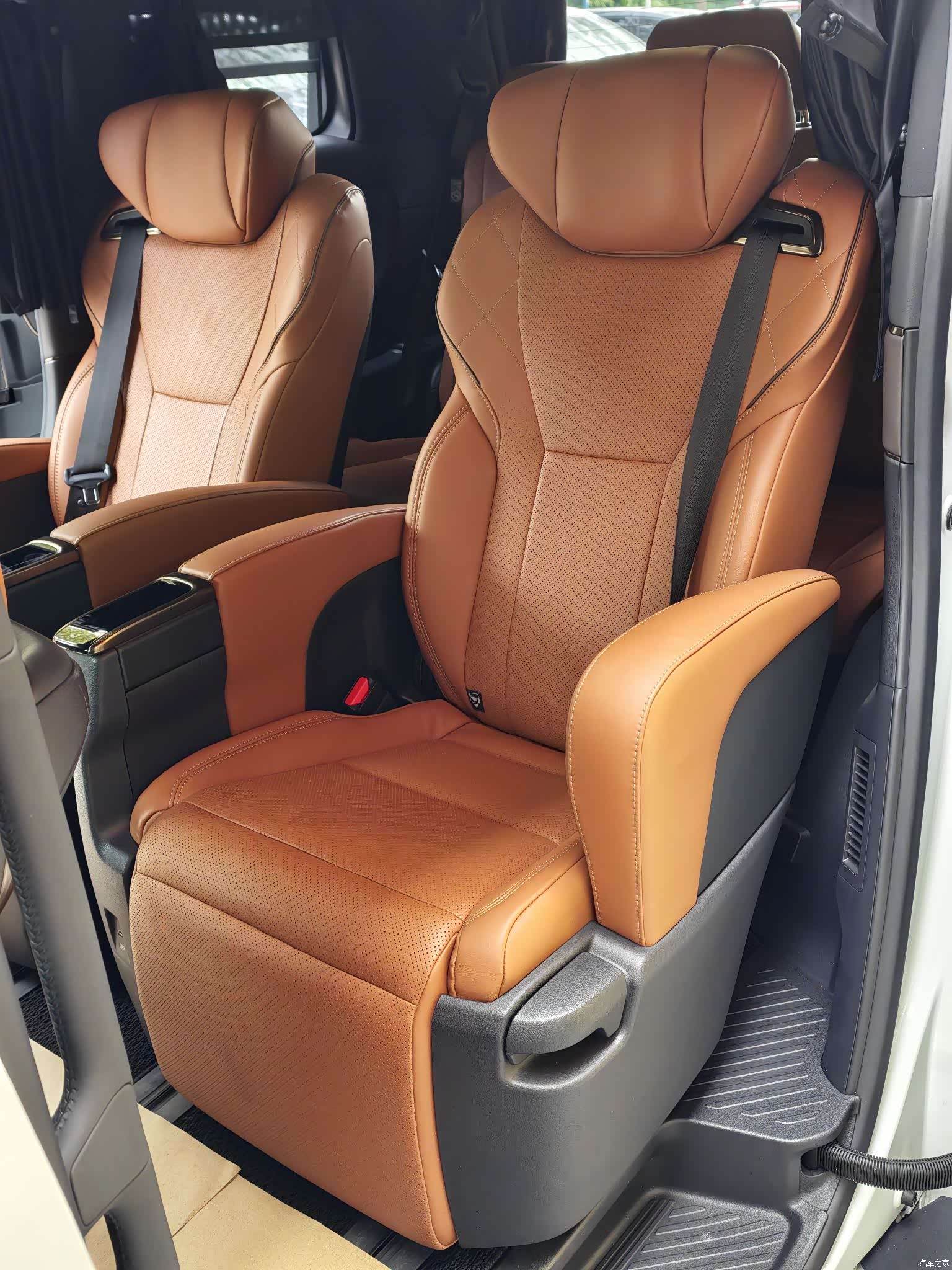 Toyota Vellfire, 2025 8