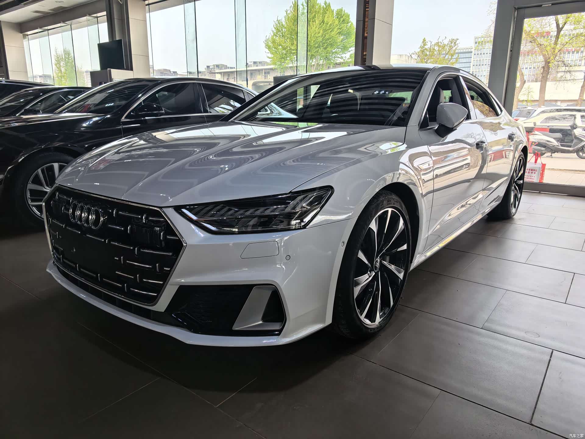 Audi A7L, 2023 1
