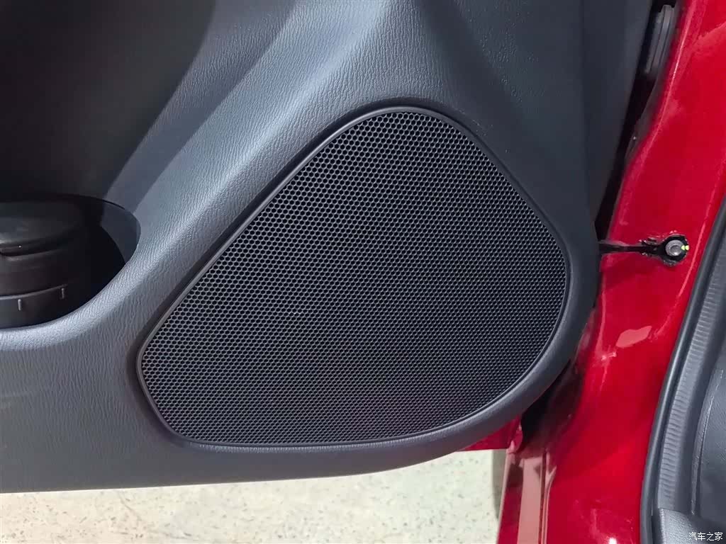 Mazda Atenza, 2017 10