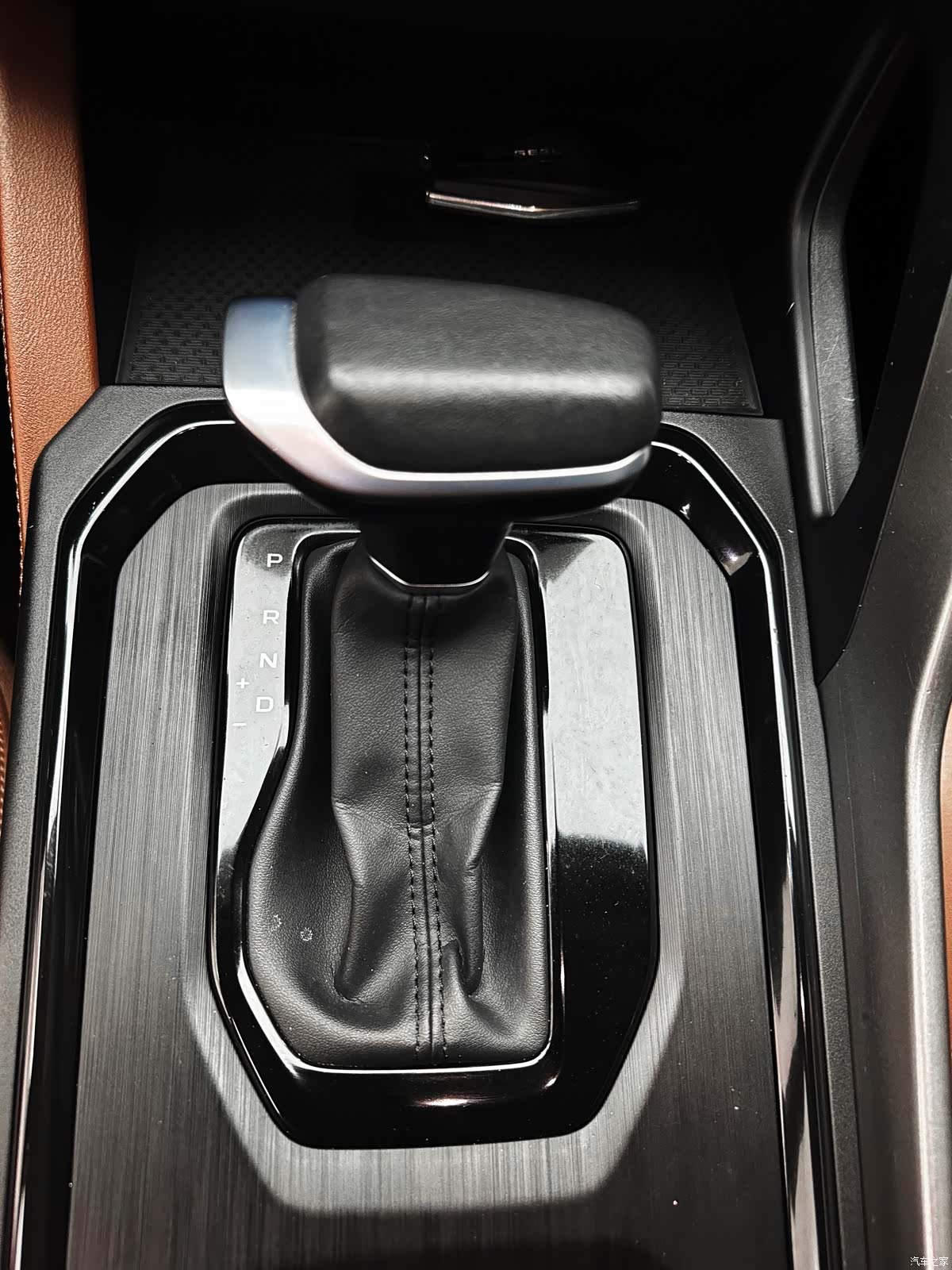 Geely X6, 2022 22