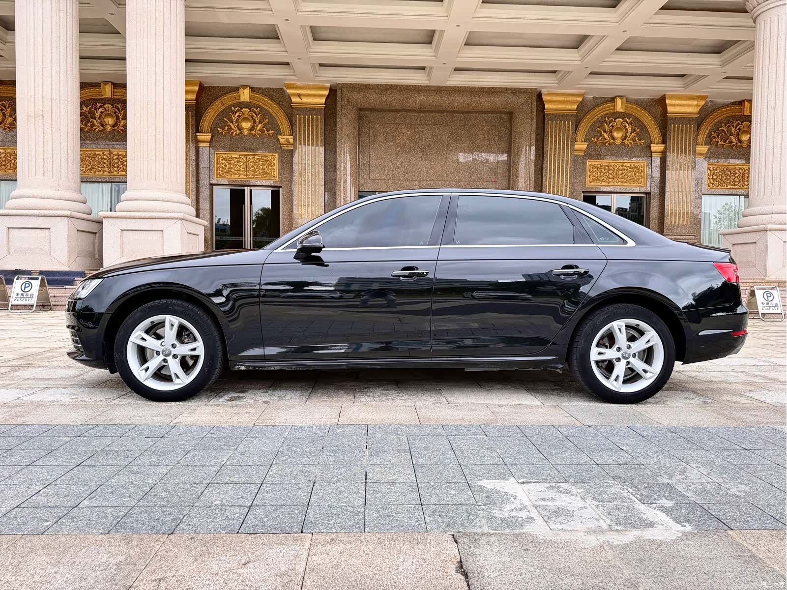 Audi A4L, 2017 7