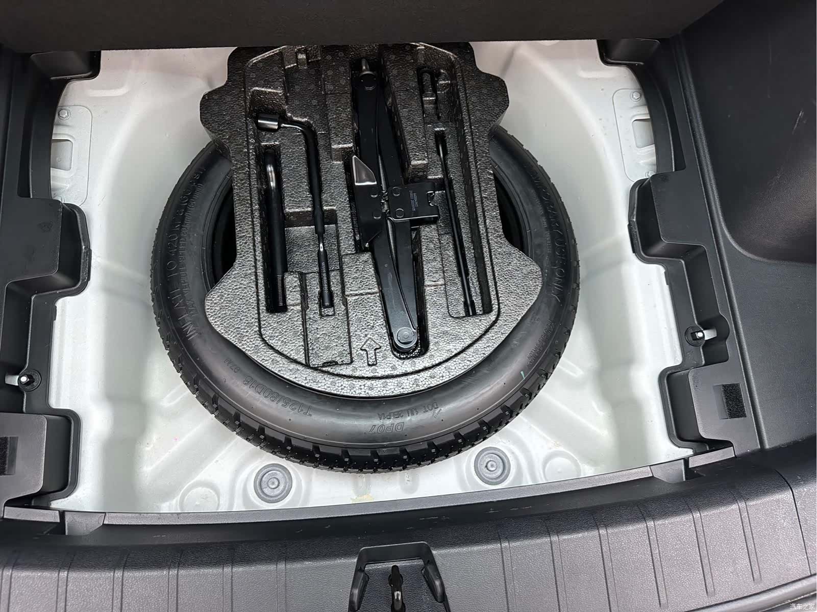 Geely Coolray, 2022 14