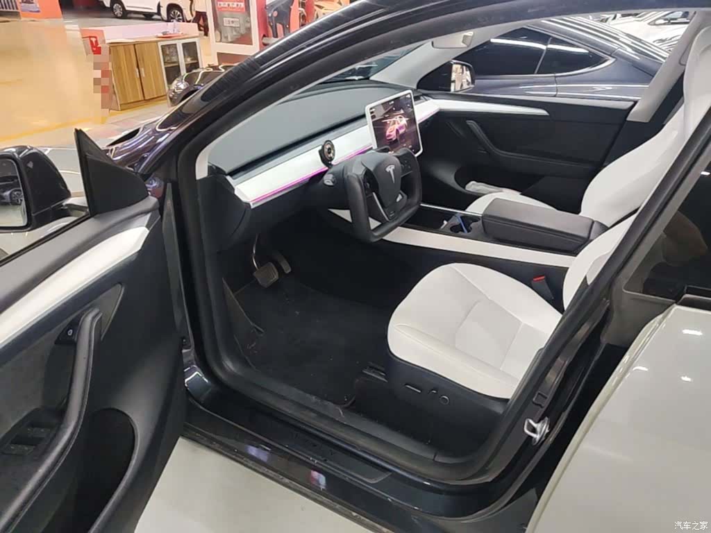 Tesla Model Y, 2024 16