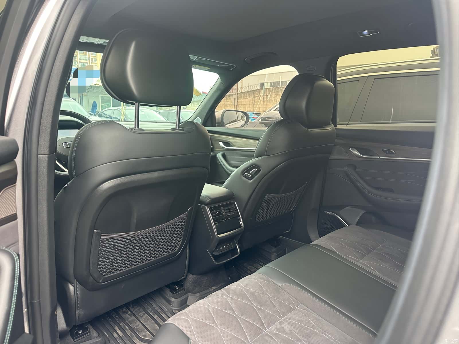 Geely Xingyue L, 2025 10