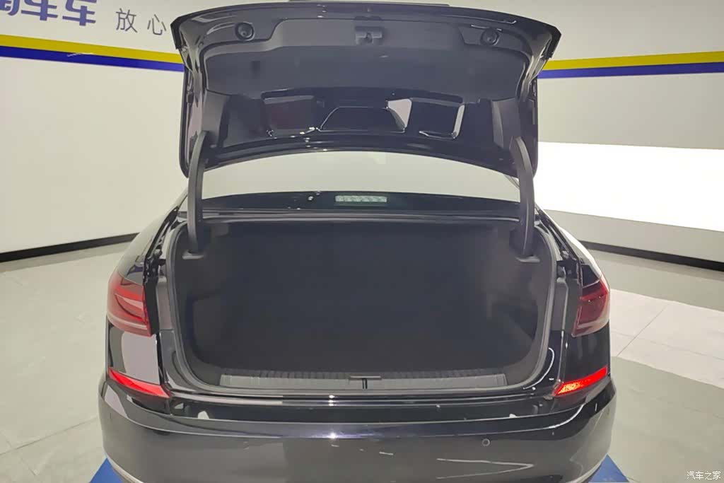 Volkswagen Passat, 2025 4