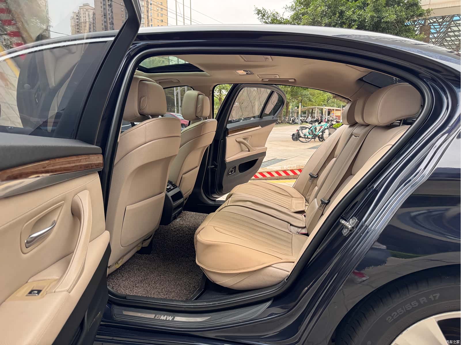 BMW 5 Series, 2011 11