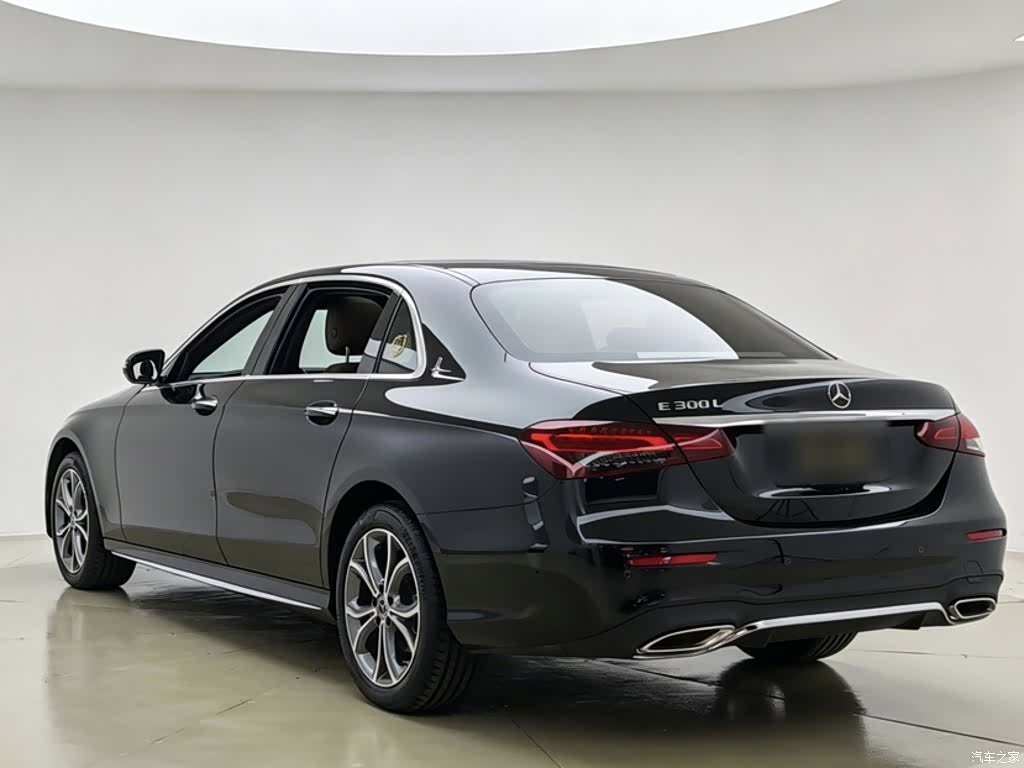 Mercedes-Benz E-Class, 2023 11