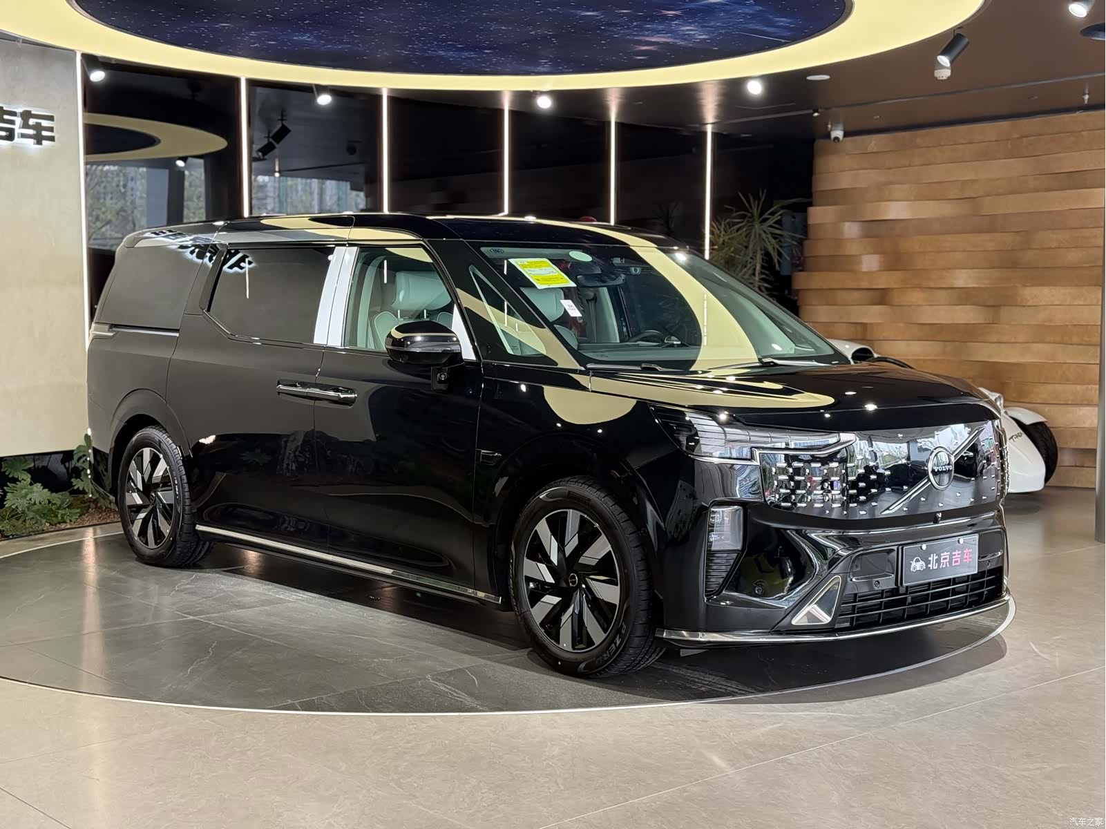 Volvo EM90, 2026 3