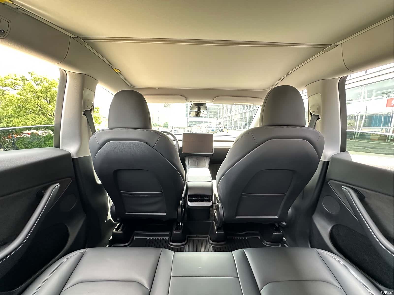 Tesla Model Y, 2022 19