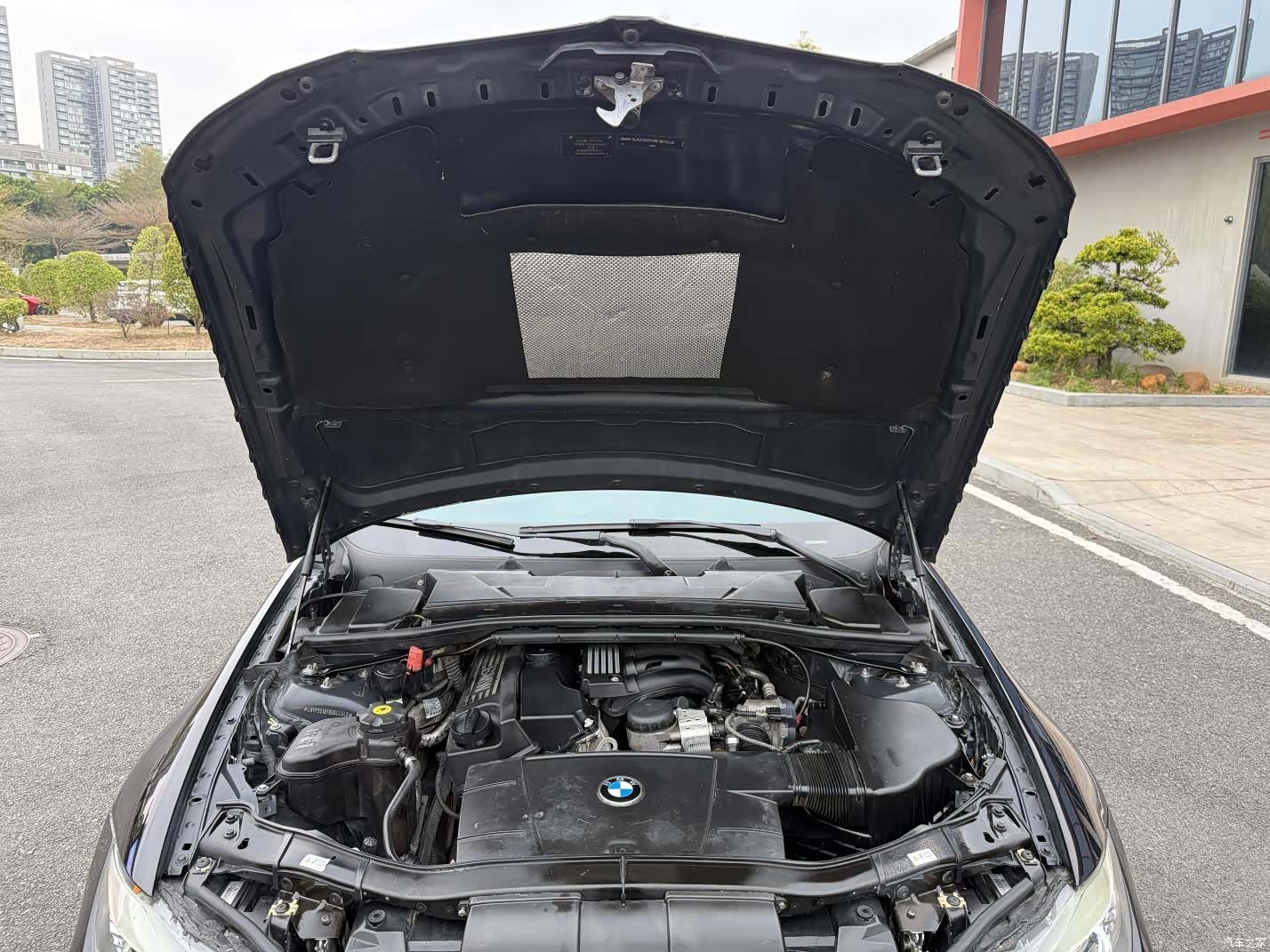 BMW 3 Series, 2011 23