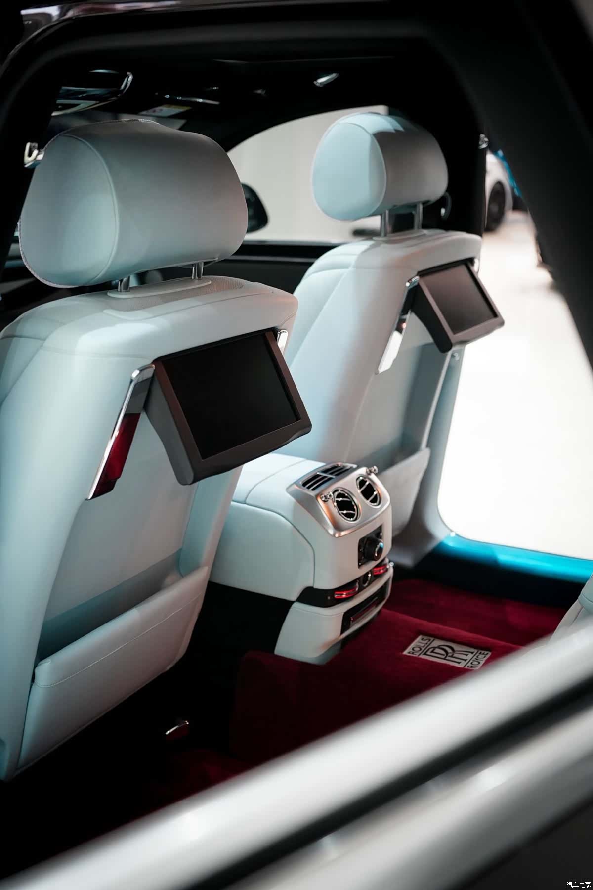 Rolls-Royce Ghost, 2019 18