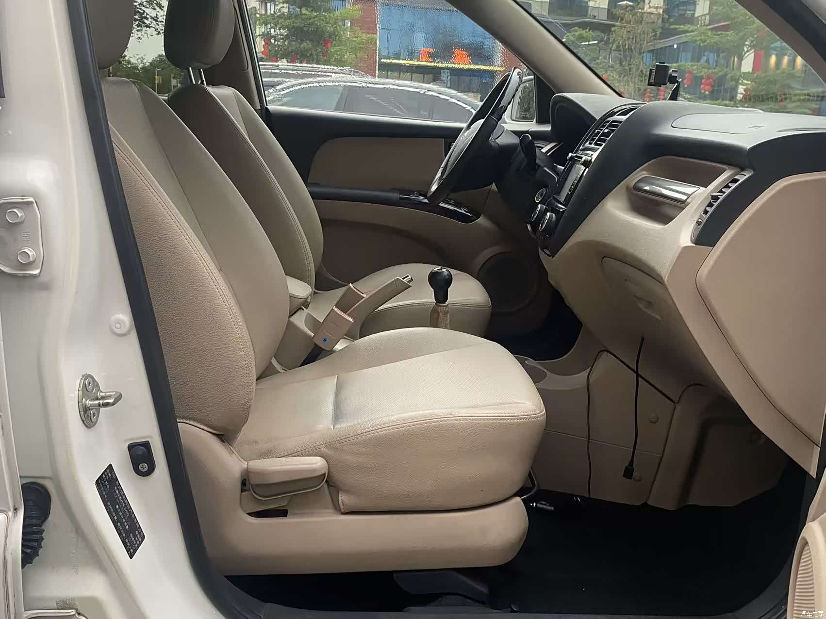 Kia GLS, 2011 13