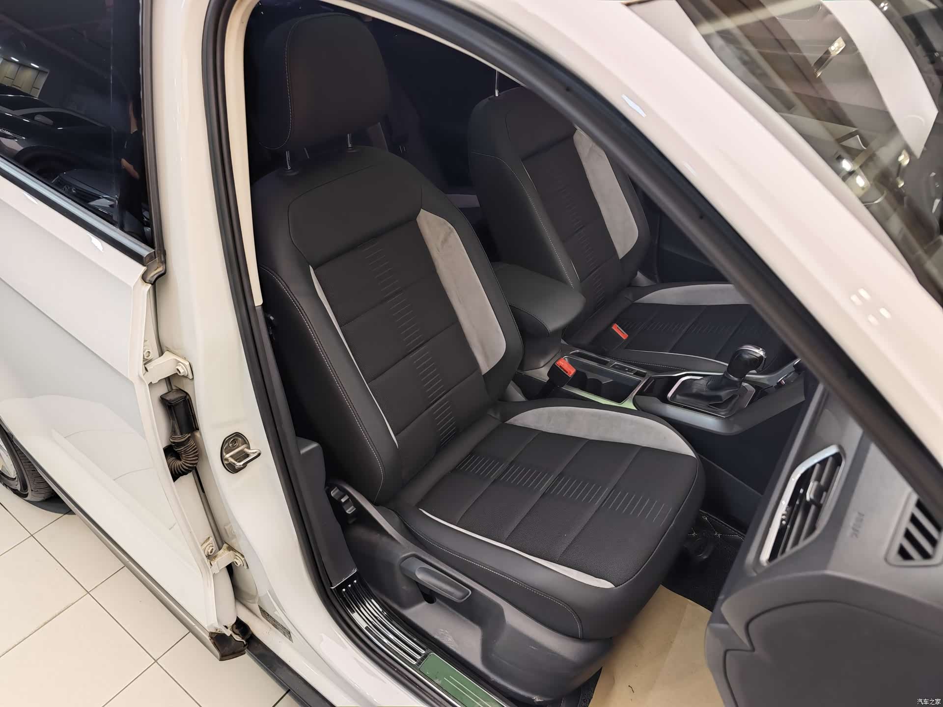 Volkswagen T-ROC, 2020 34