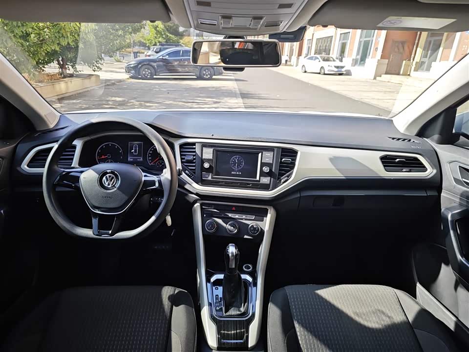 Volkswagen T-ROC exploring Songs