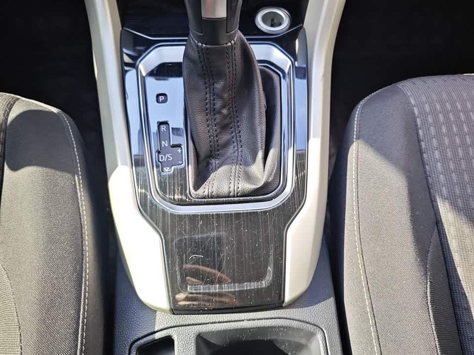 Volkswagen T-ROC exploring Songs