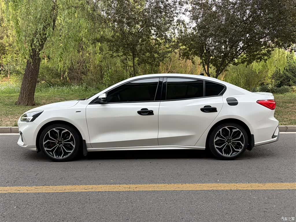 Ford Focus, 2021 7