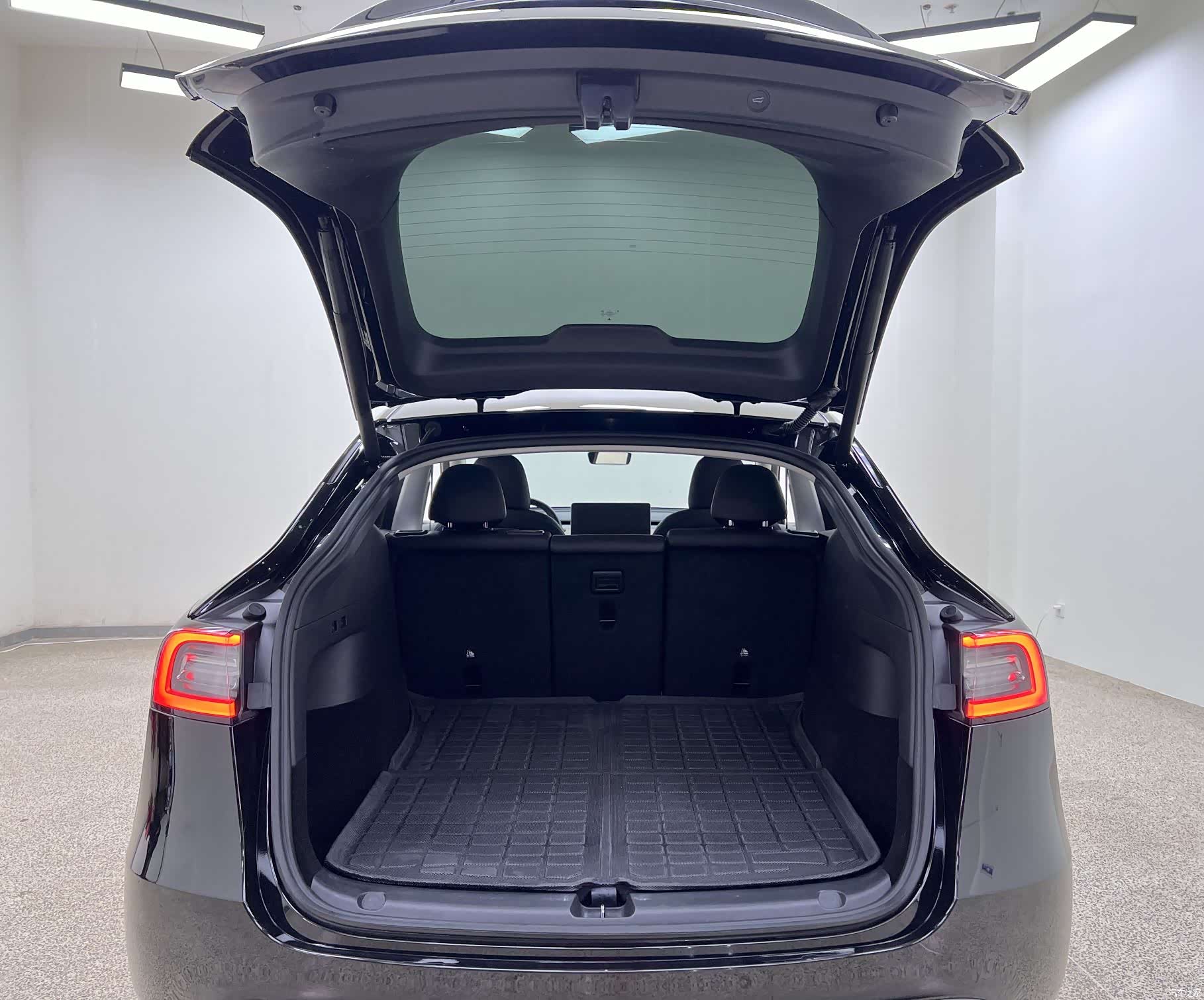 Tesla Model Y, 2022 21