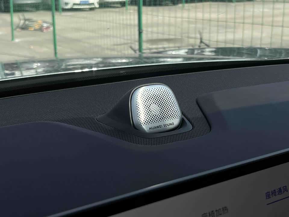 AITO Ask the world M5