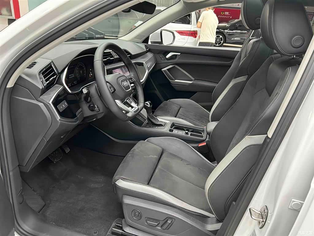 Audi Q3, 2022 11