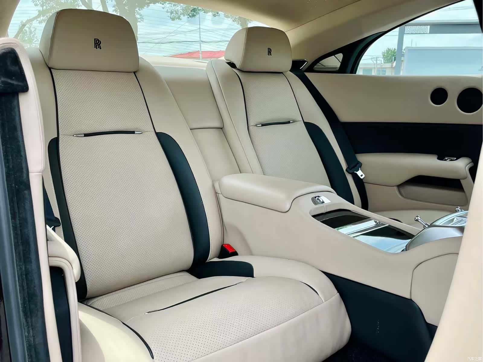 Rolls-Royce Wraith, 2015 9