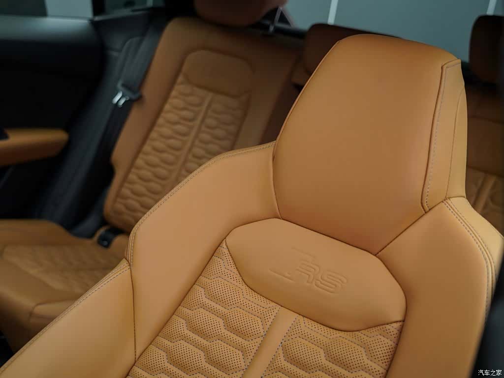 Audi Q8, 2024 14