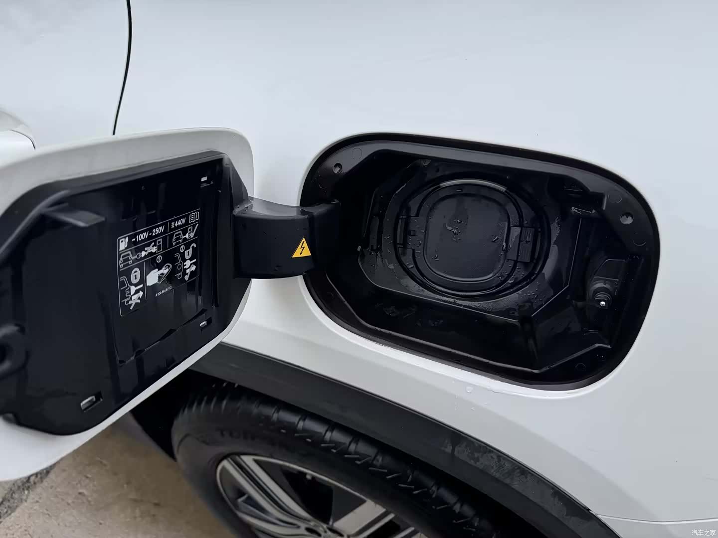 Mercedes-Benz EQA, 2023 13