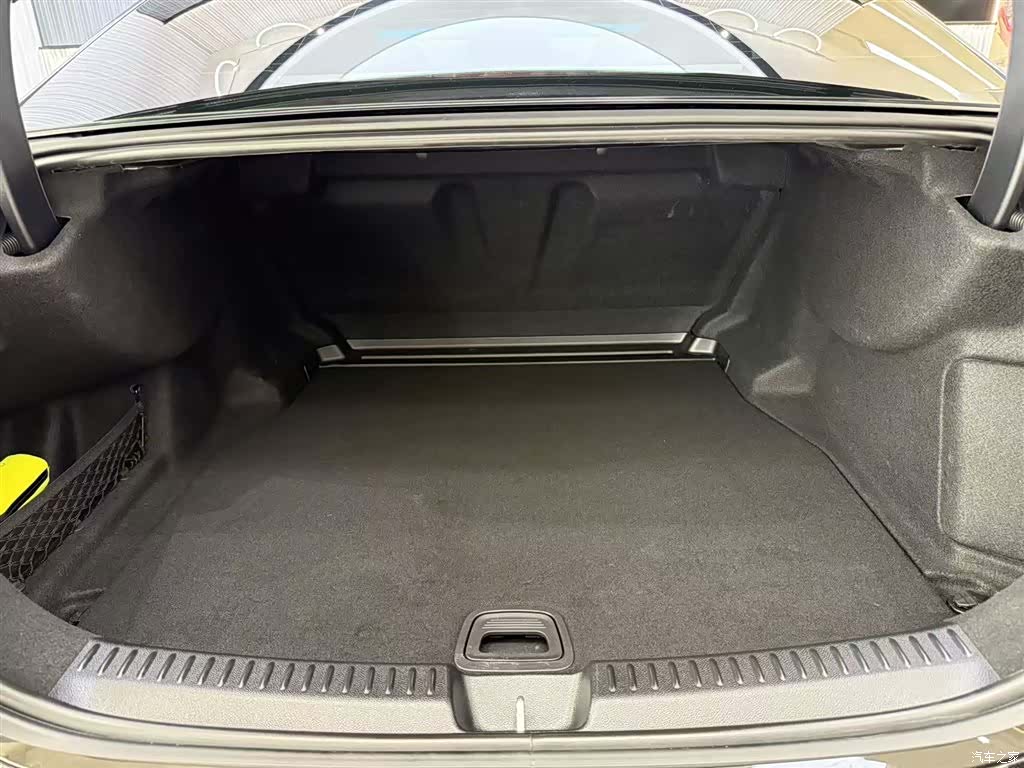 Mercedes-Benz E-Class, 2024 10