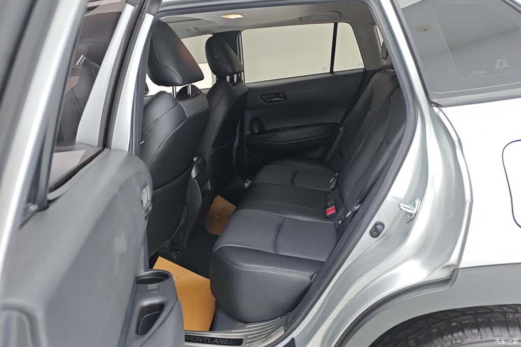 Toyota Frontlander, 2023 11