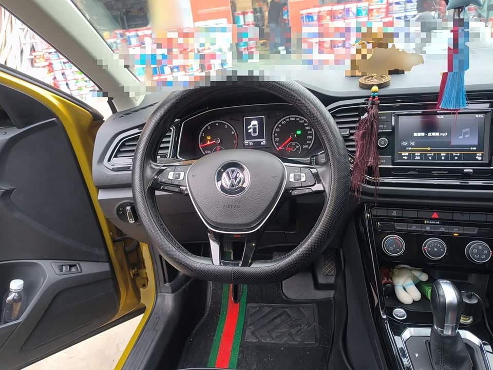 Volkswagen T-ROC exploring Songs