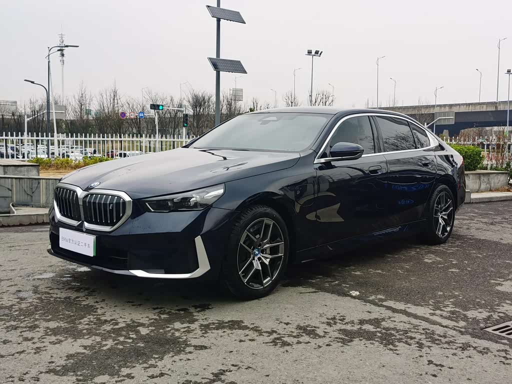 BMW i5