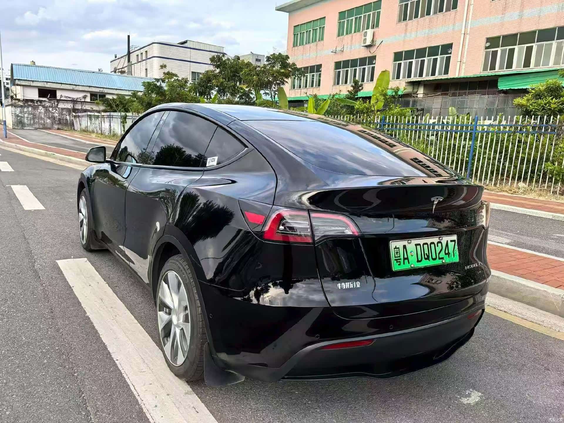 Tesla Model Y, 2022 3