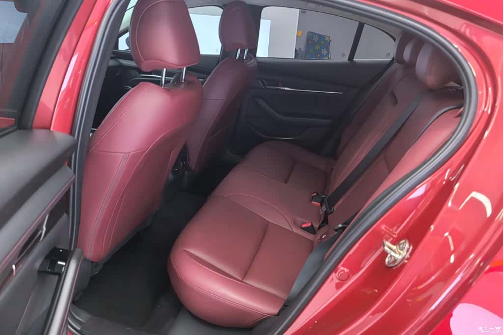 Mazda Mazda3, 2023 11