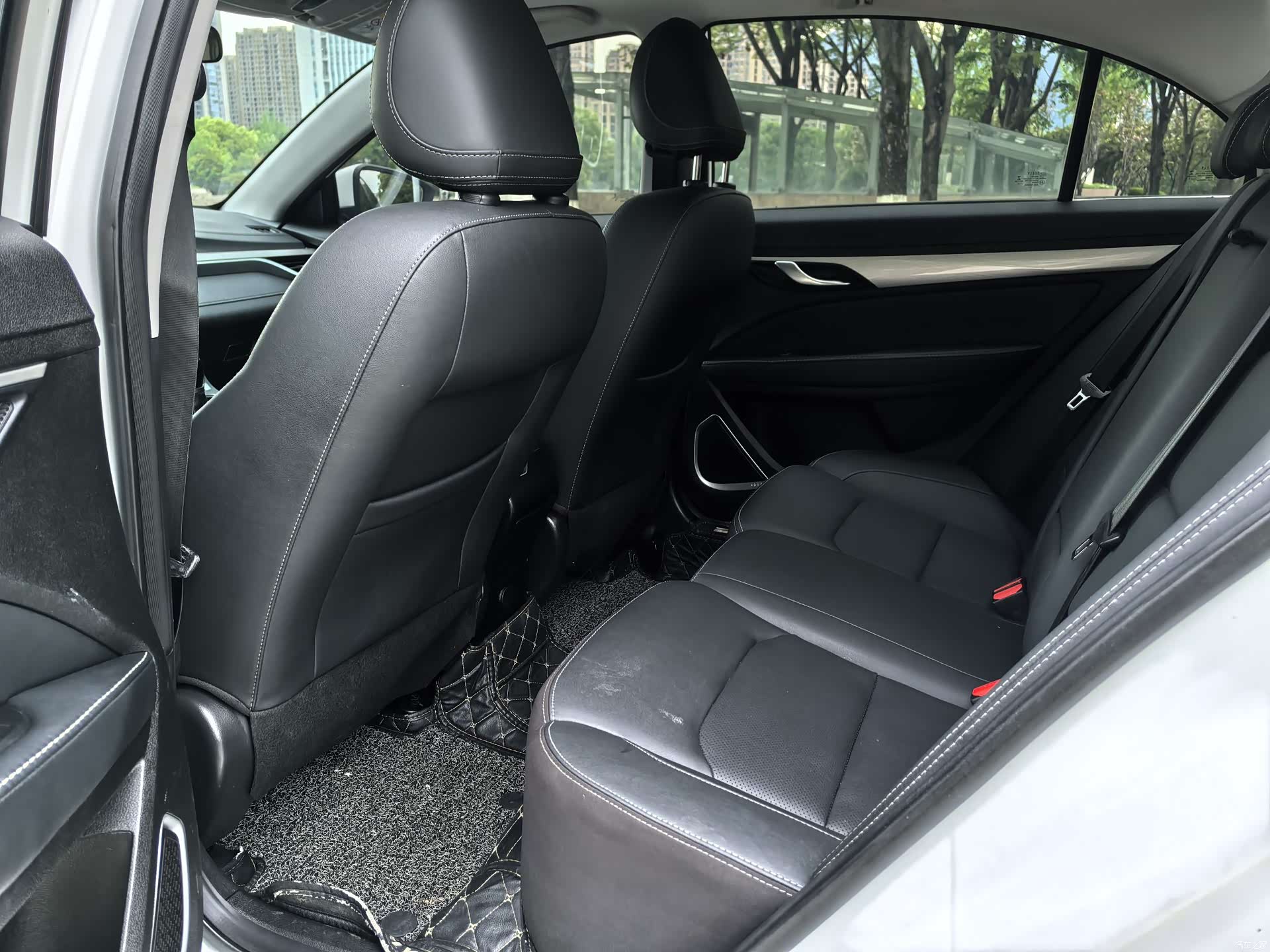 Geely Emgrand, 2021 13