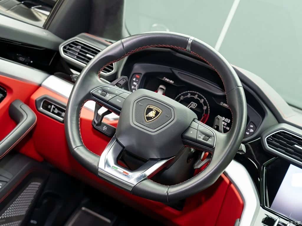 Lamborghini Urus, 2024 17