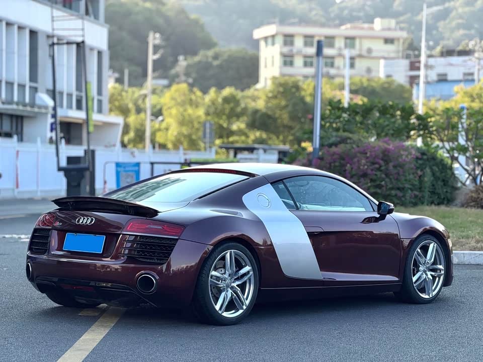 Audi R8