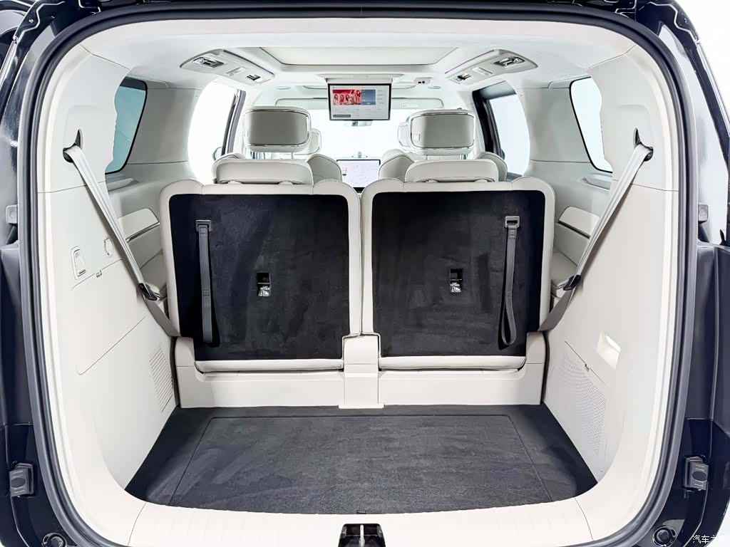 Volvo EM90, 2024 15