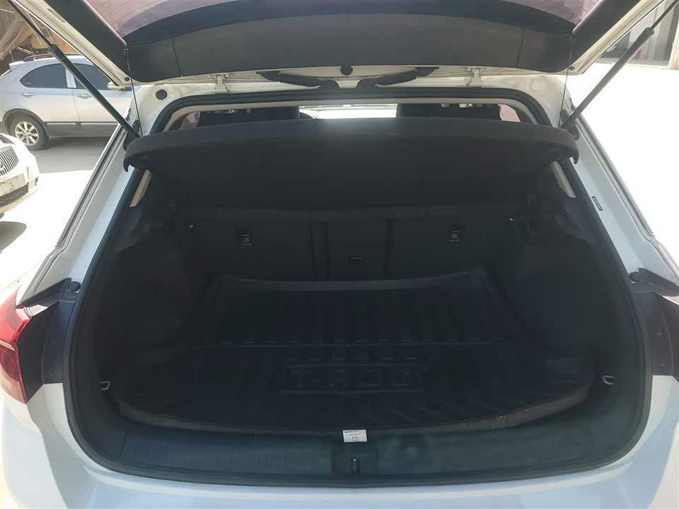 Volkswagen T-ROC exploring Songs